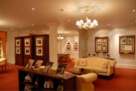 Un tempo residenza di George Bernard Shaw, la Fitzroy House diventò nel 1956 la base operativa di L. Ron Hubbard e la sede dell’ufficio londinese della Hubbard Association of Scientologists International.

